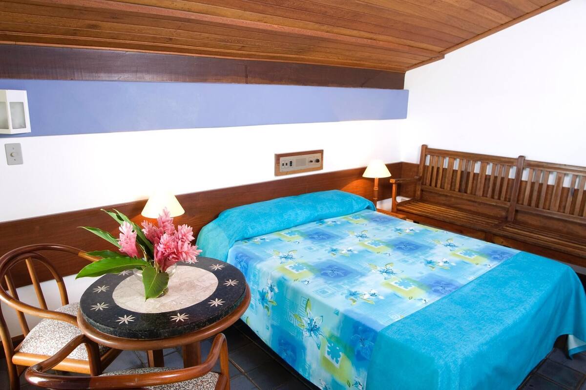 Minibar, caja fuerte, wifi gratis y ropa de cama