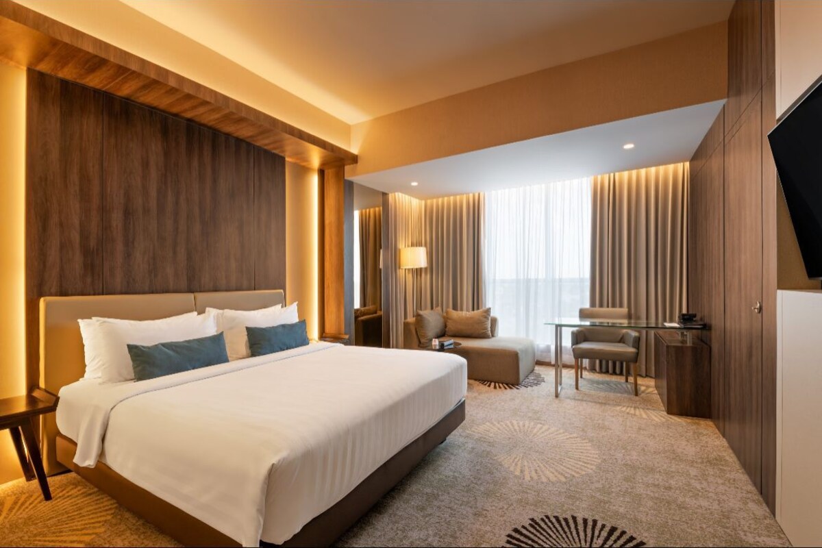 Premium bedding, minibar, in-room safe, desk