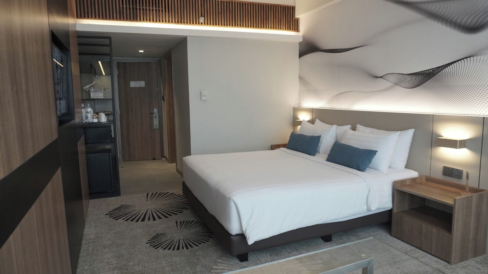 Premium bedding, minibar, in-room safe, desk