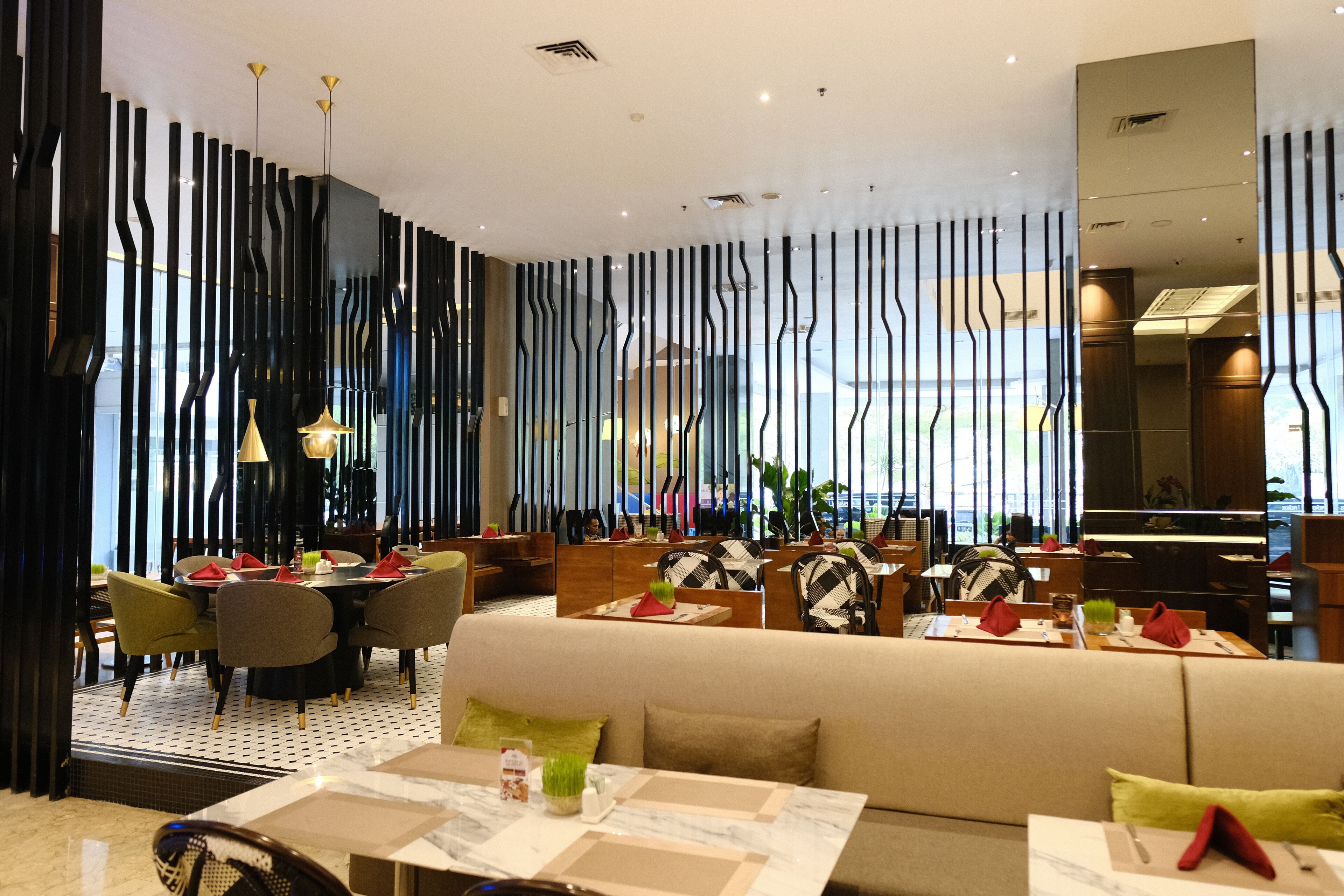 3 restaurants, international cuisine