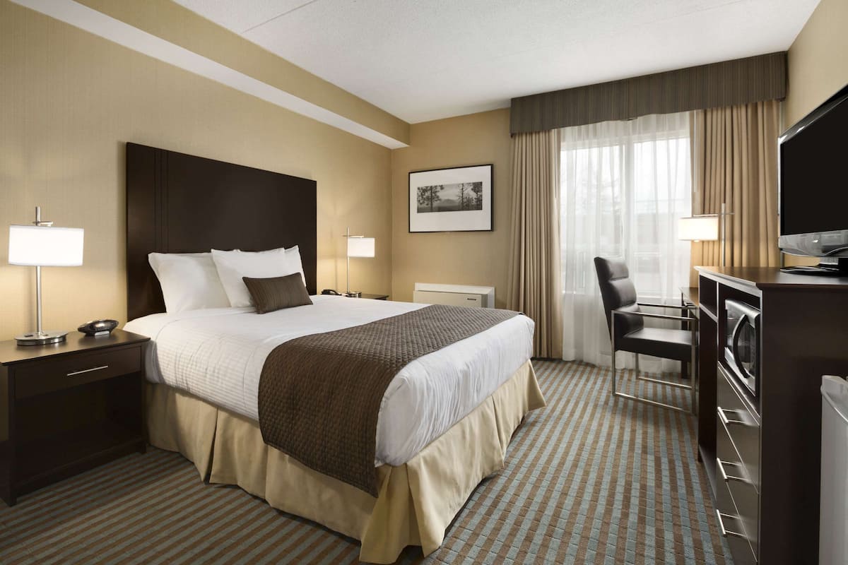 Bộ đồ giường cao cấp, màn/rèm cản sáng, bàn ủi/dụng cụ ủi quần áo 