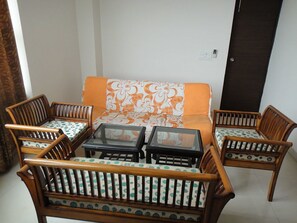Flat-screen TV - Orange Resort (Baddi)