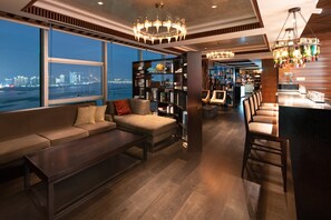 2 restaurants, breakfast, lunch, dinner served; international cuisine - Holiday Inn Nanchang Riverside by IHG (Nanchang)