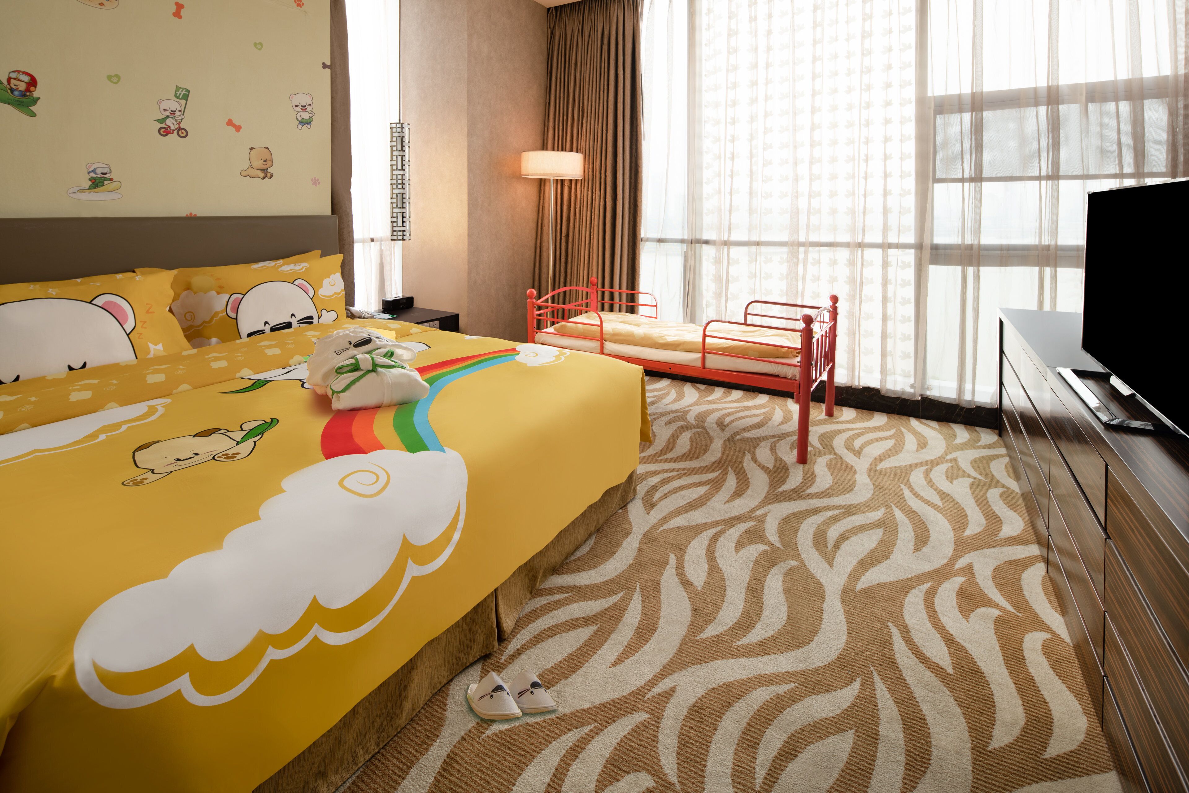 디럭스룸 (Holiday Inn) | 미니바, 객실 내 금고, 책상, 노트북 작업 공간