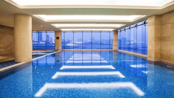 Indendørs pool