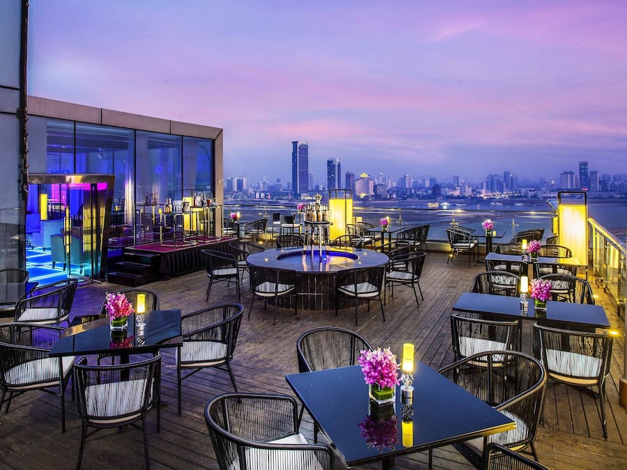 2 restaurants, breakfast, lunch, dinner served; international cuisine