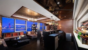 2 restaurants, breakfast, lunch, dinner served; international cuisine - Holiday Inn Nanchang Riverside by IHG (Nanchang)