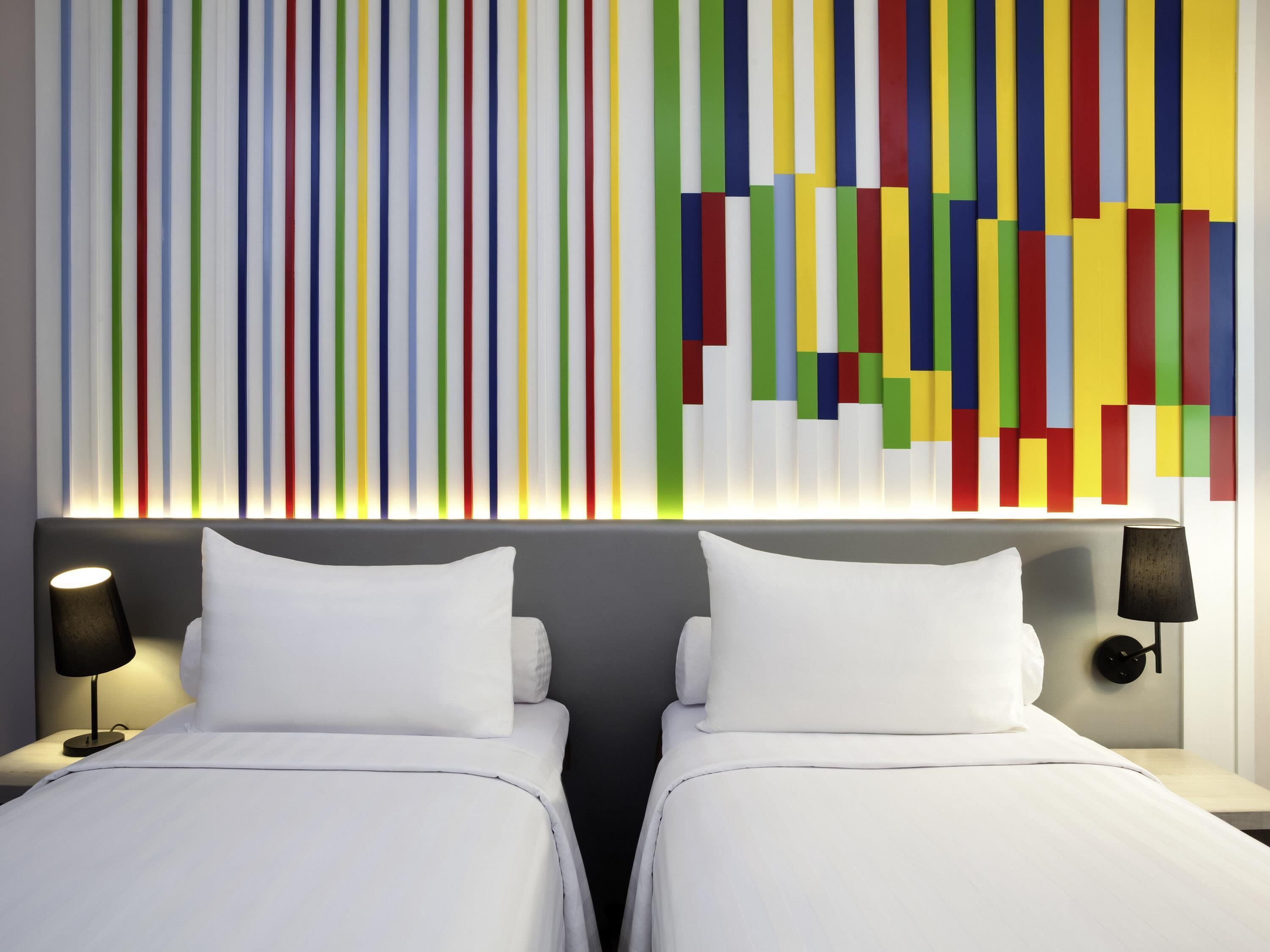 Kamar Standar, 2 Tempat Tidur Twin | Minibar, brankas, meja kerja, dan tirai kedap cahaya