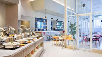 Breakfast, lunch, dinner served; international cuisine