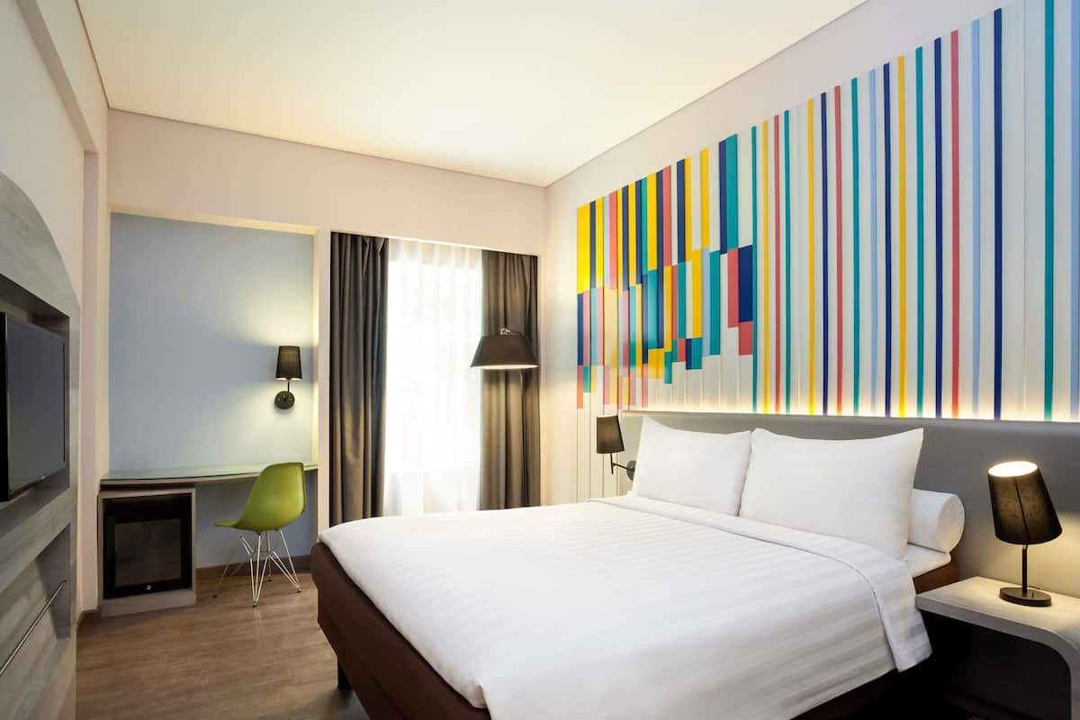 Phòng Tiêu chuẩn, 1 giường đôi | Minibar, két bảo mật tại phòng, bàn, màn/rèm cản sáng