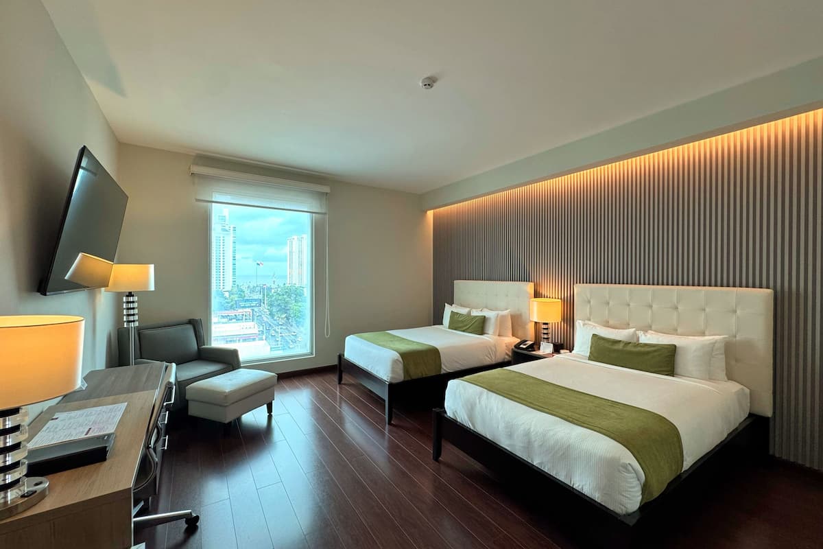 1 bedroom, premium bedding, minibar, in-room safe