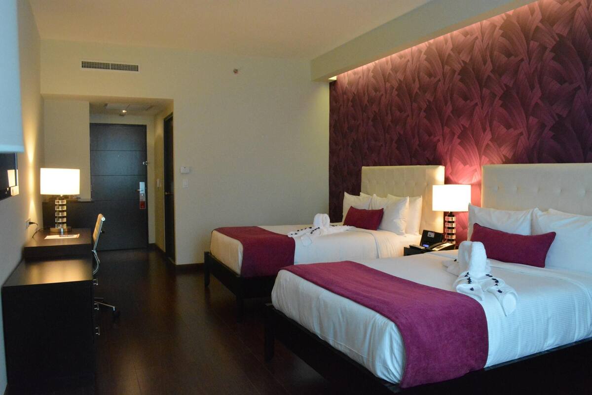 Premium bedding, minibar, in-room safe, desk