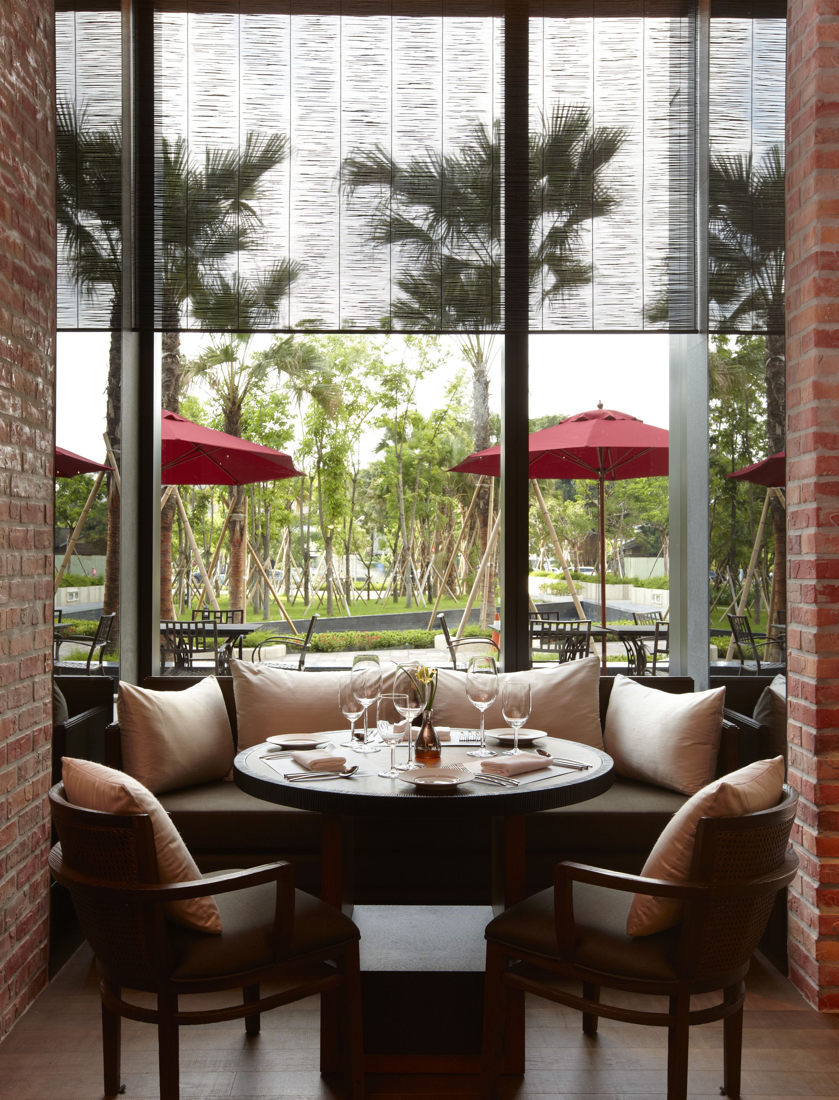 Daily buffet breakfast (TWD 726 per person)