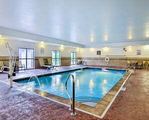 Indoor pool - Comfort Suites Uniontown (Uniontown)
