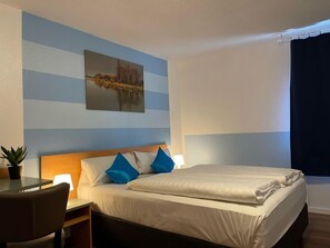 Standard Double Room | Hypo-allergenic bedding, desk, blackout curtains, iron/ironing board - Residenz Hotel Wuppertal (Wuppertal)