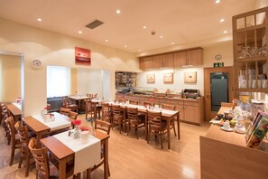Daily buffet breakfast for a fee - Residenz Hotel Wuppertal (Wuppertal)