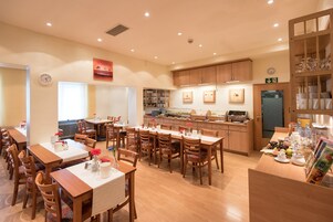 Desayuno buffet todos los días (con cargo)