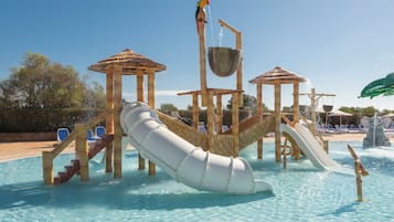 3 outdoor pools, pool umbrellas, pool loungers
