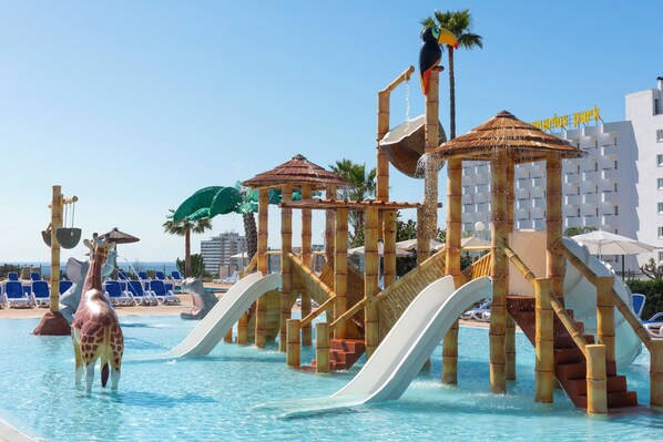 3 outdoor pools, pool umbrellas, sun loungers