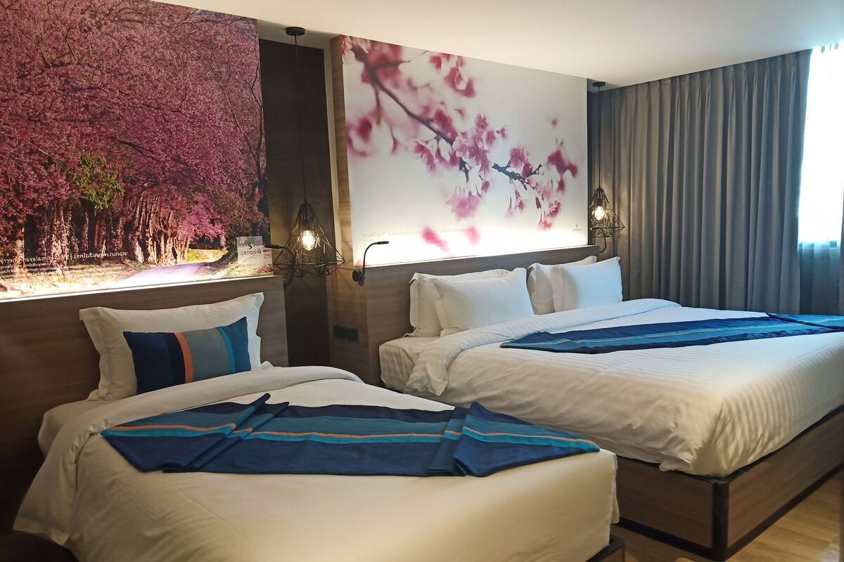 1 Bedroom Family Suite | Két bảo mật tại phòng, bàn, màn/rèm cản sáng, bàn ủi/dụng cụ ủi quần áo 