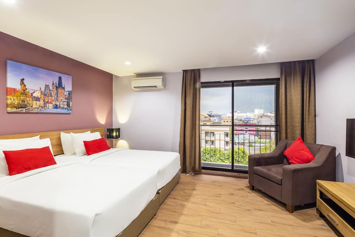 Suite | 1 camera, cassaforte in camera, una scrivania, postazione laptop