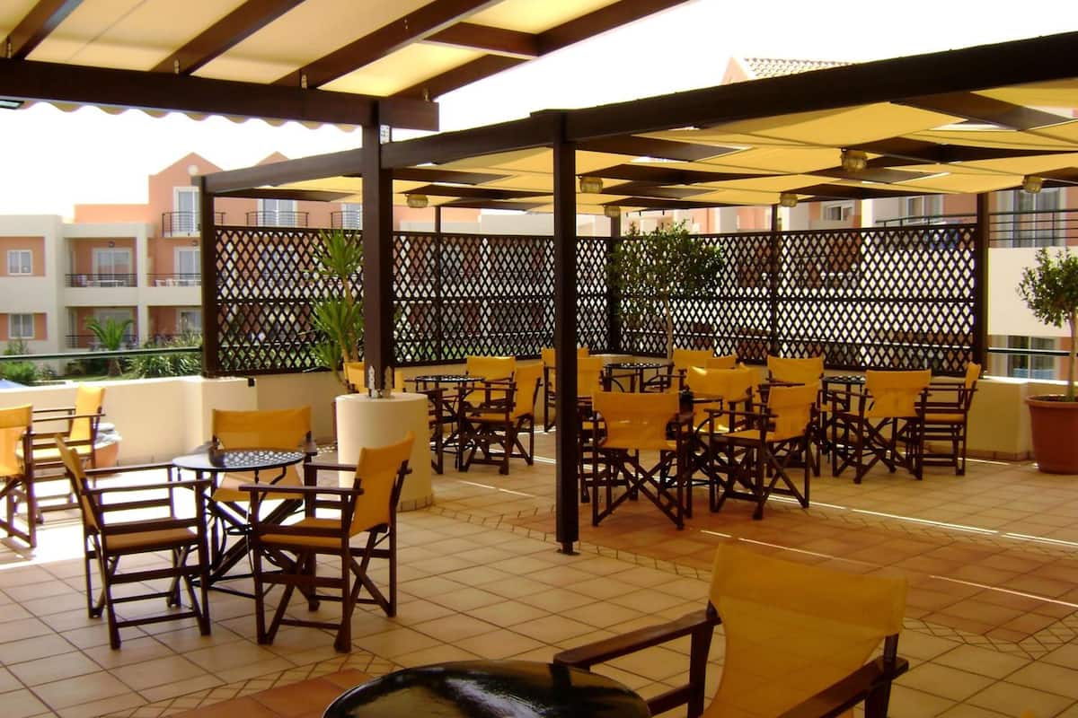 breakfast and lunch served