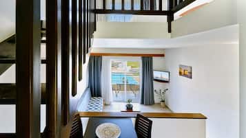Comfort Apartment | Peralatan tempat tidur premium, langsir/tirai gelap terus