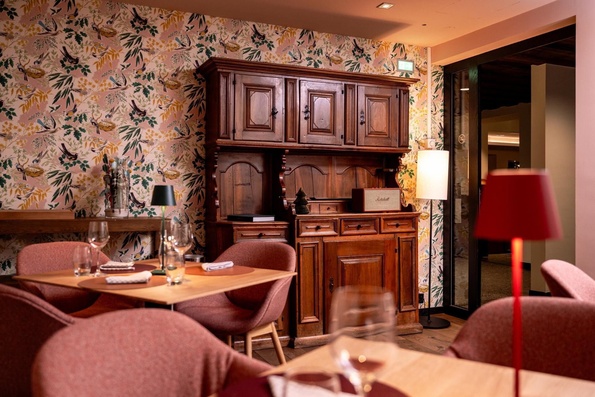 4 restaurants, lunch, dinner served; italian cuisine