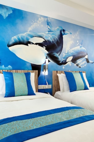 xDeluxe Twin Room | In-room safe, individually decorated, iron/ironing board, free WiFi