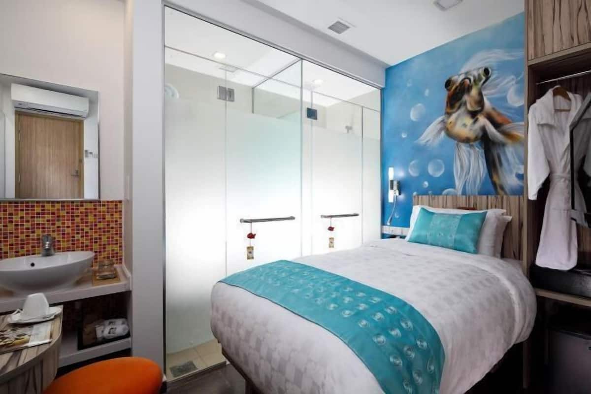 In-room safe, individually decorated, iron/ironing board, free WiFi