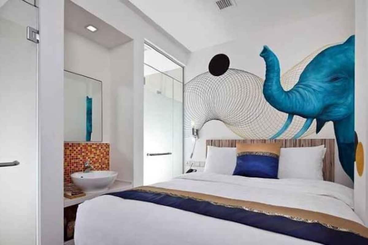 In-room safe, individually decorated, iron/ironing board, free WiFi