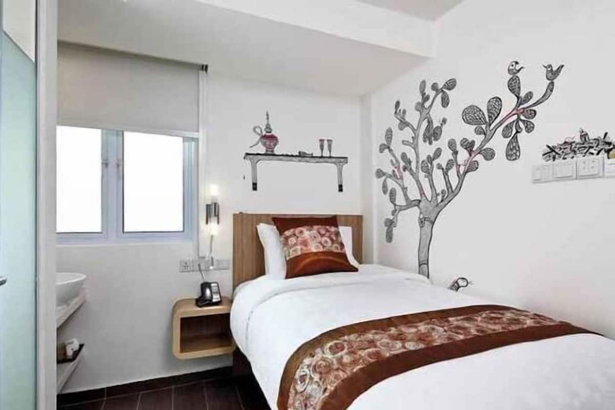 Brankas, didekorasi berbeda-beda, setrika/meja setrika, dan Wi-Fi gratis