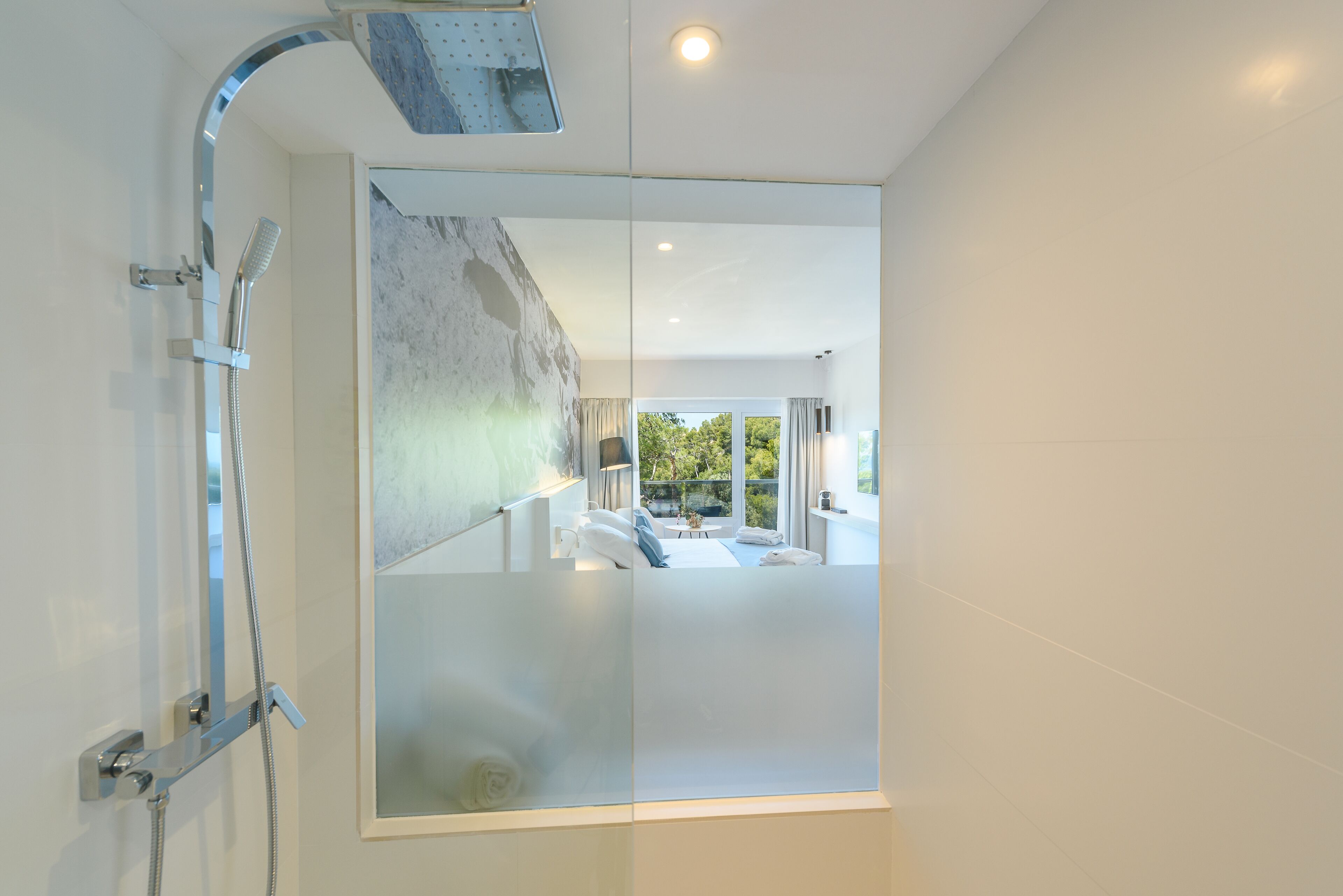 family room | 1 bedroom, minibar, in-room safe, soundproofing