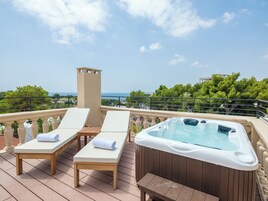 客房, 热水浴缸 (Gold Level) (+16 Hot Tub) | 露台