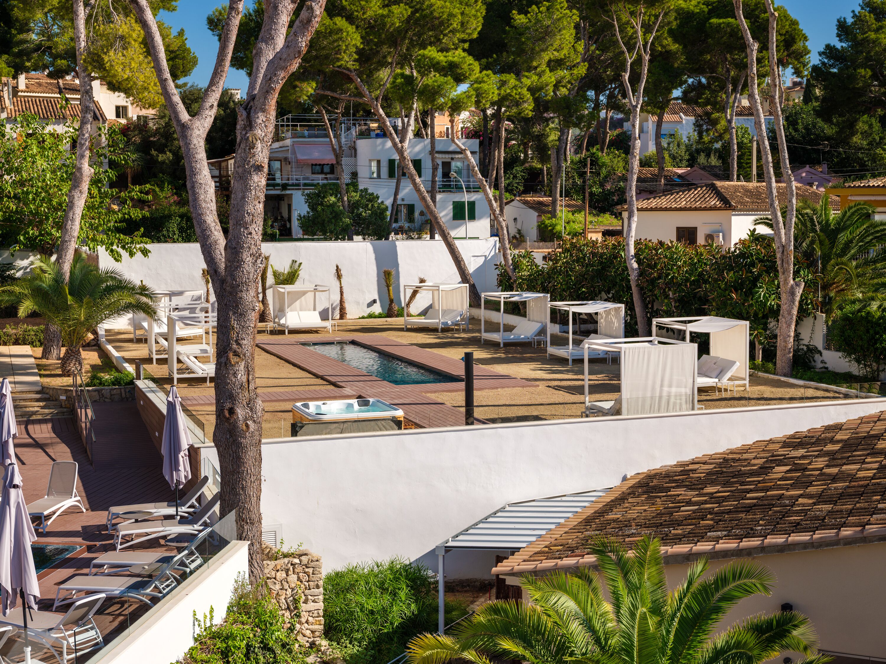 2 outdoor pools, pool umbrellas, sun loungers
