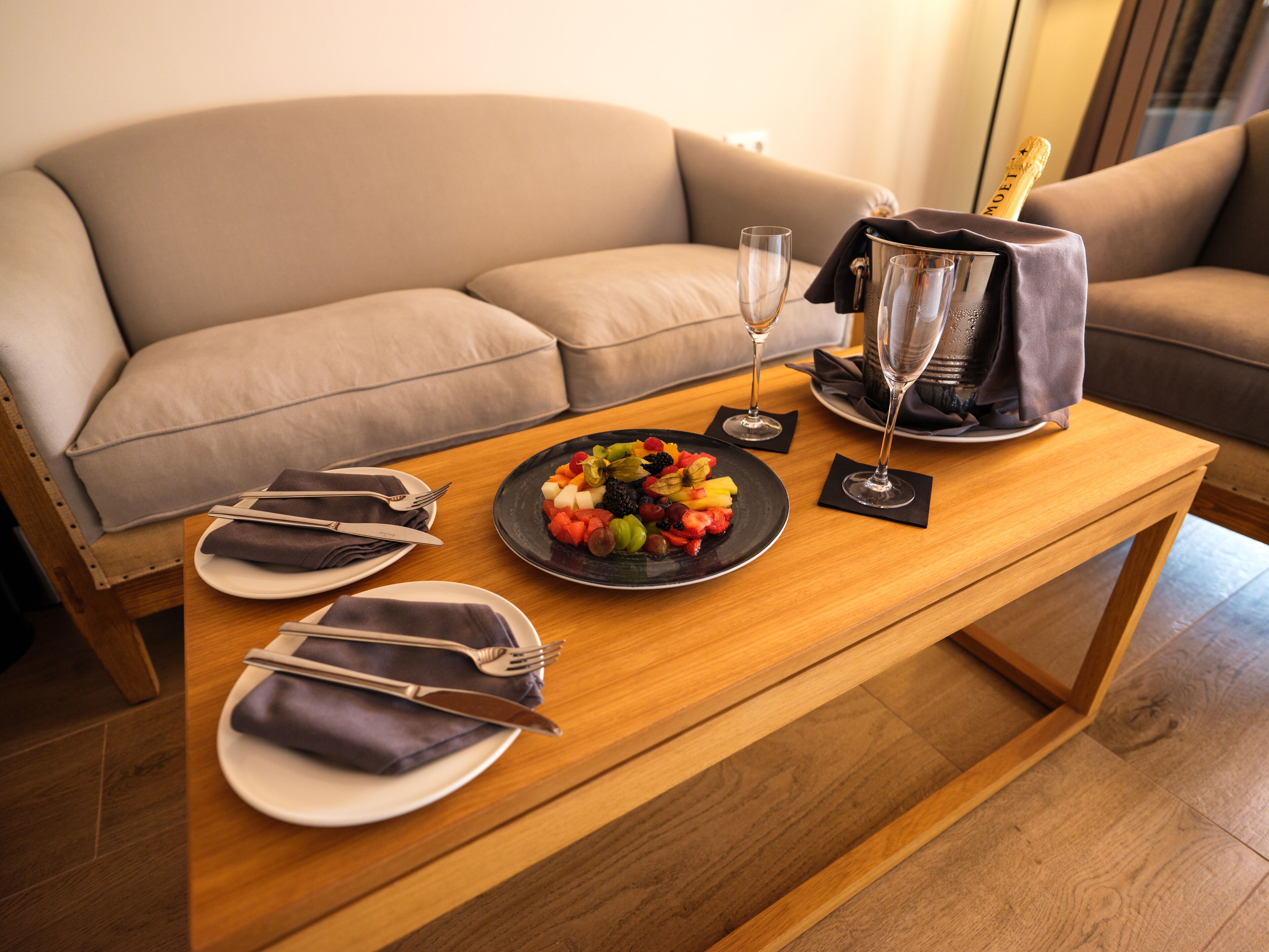 Suite (Gold Level) (+16) | Minibar, in-room safe, soundproofing, free WiFi