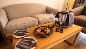 Suite (Gold Level) (+16) | Minibar, safe på rommet, lydisolert og wi-fi (inkludert)