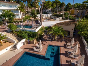 2 outdoor pools, pool umbrellas, sun loungers - Tacande Portals Hotel  (Calvia)