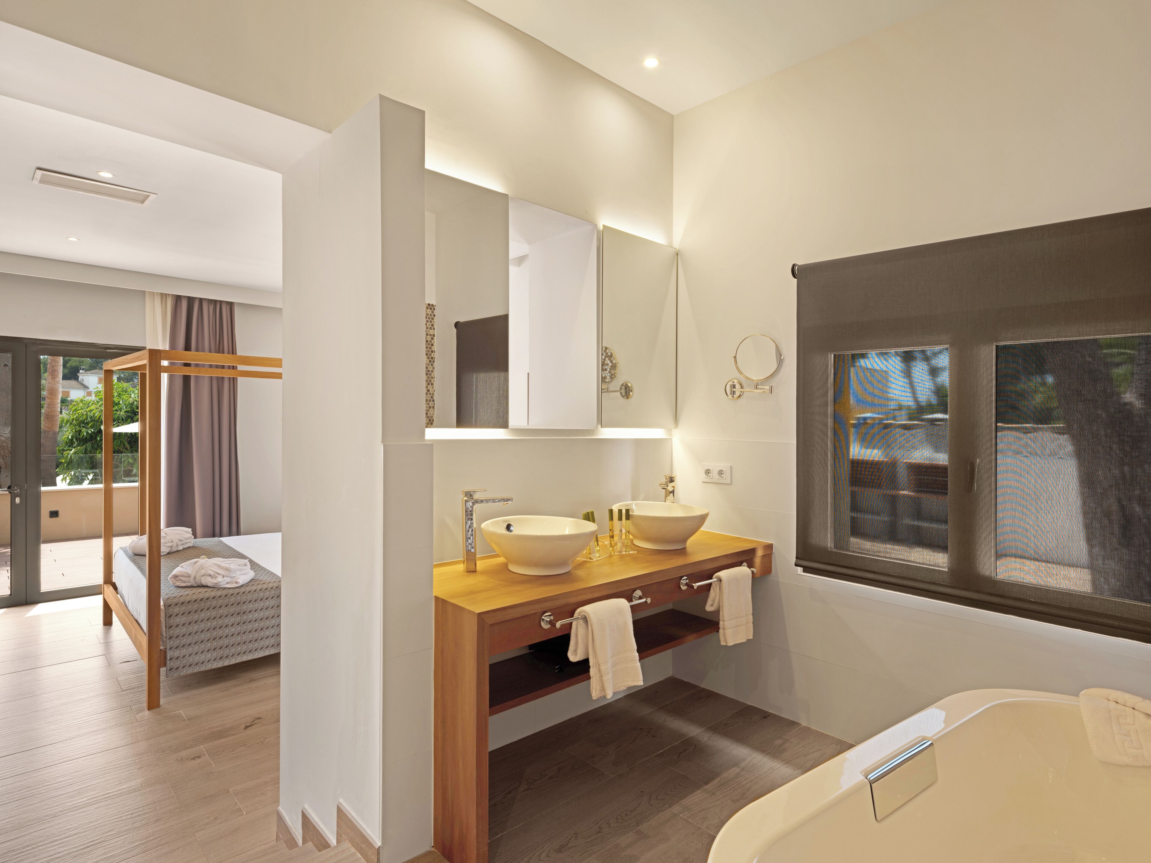 room, hot tub (gold level) (+16 hot tub) | bathroom | free toiletries, hair dryer, slippers, towels