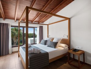 Suite (Gold Level) (+16) | Minibar, in-room safe, soundproofing, free WiFi - Tacande Portals Hotel  (Calvia)