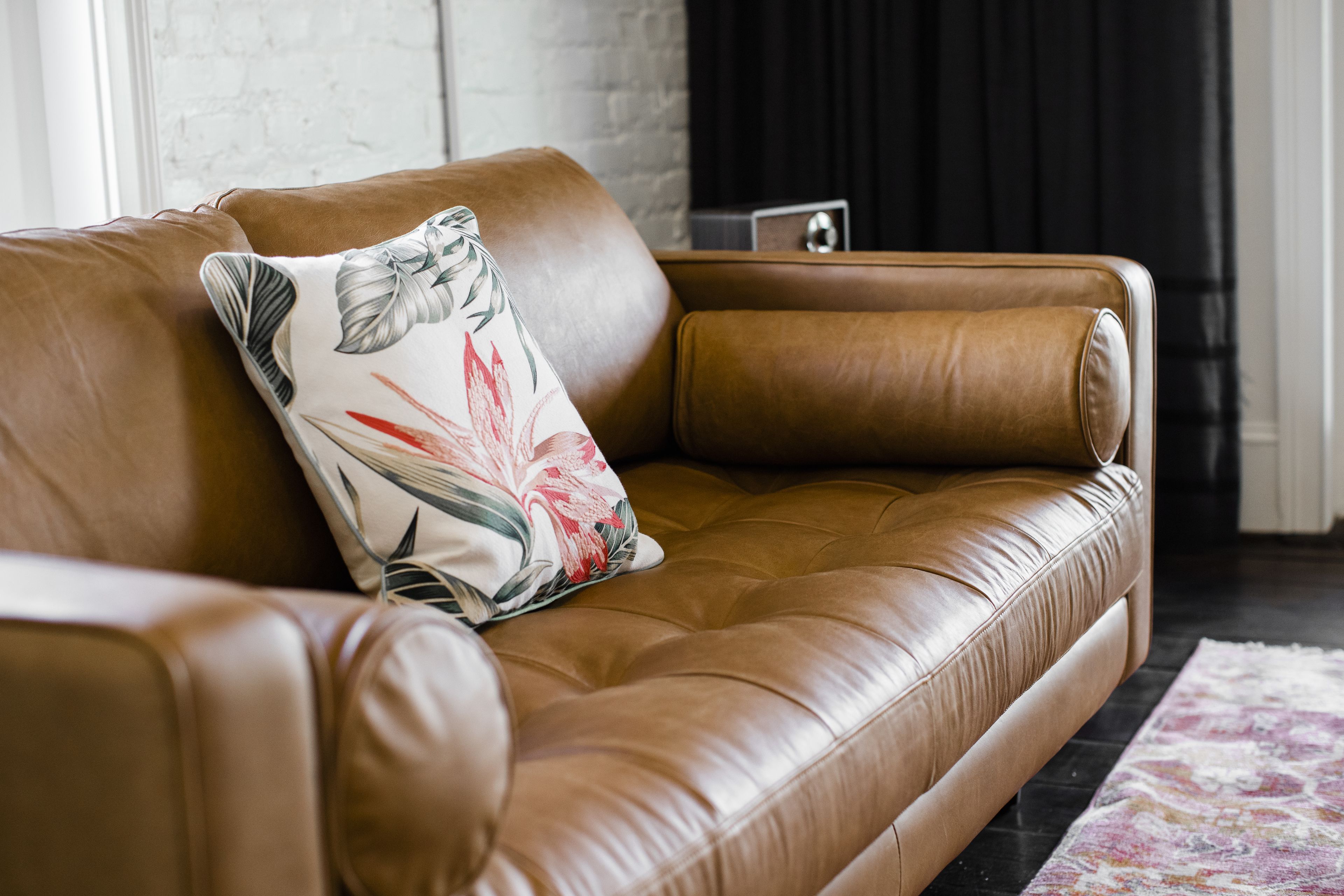 40-inch lcd tv with cable channels, tv, netflix