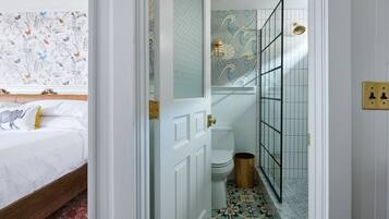 Frette Italian sheets, premium bedding, pillowtop beds, minibar