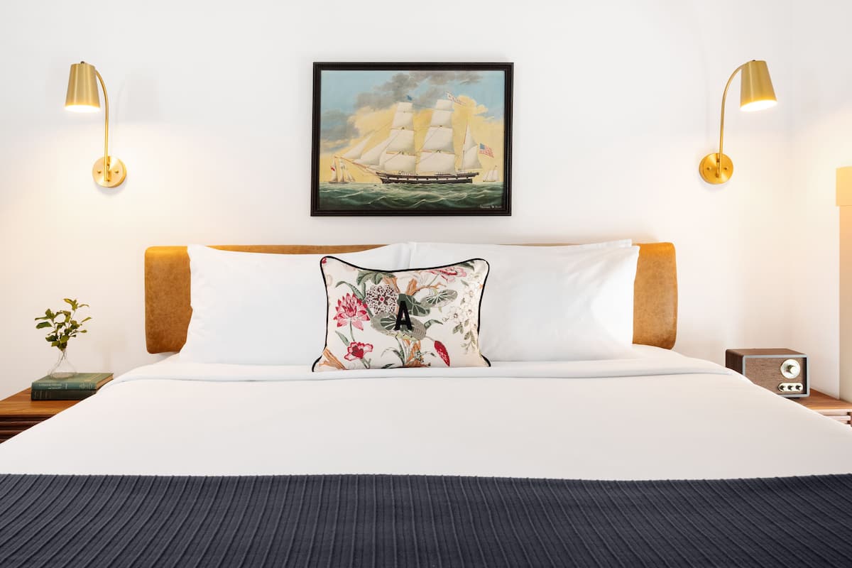 Frette Italian sheets, premium bedding, pillow-top beds, minibar