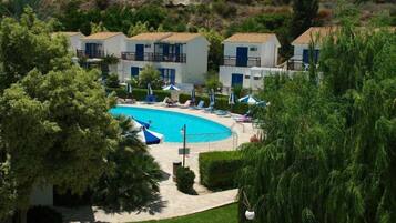 Seasonal outdoor pool, pool umbrellas, sun loungers