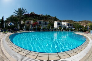 Seasonal outdoor pool, pool umbrellas, sun loungers - Hylatio Tourist Village (Pissouri)