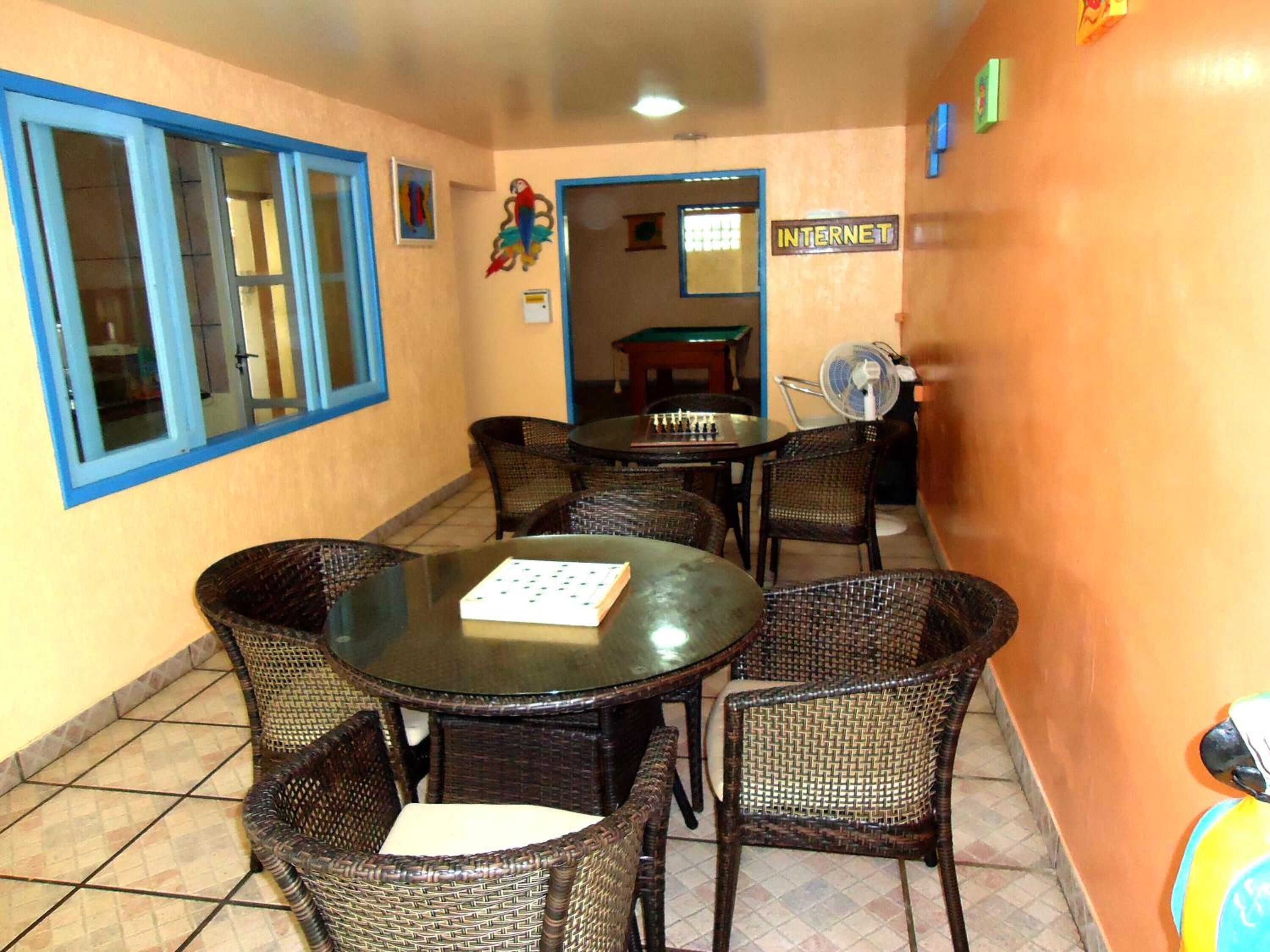 breakfast and lunch served, sea views