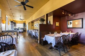 Lunch and dinner served, American cuisine - The Upham Hotel (Santa Barbara)
