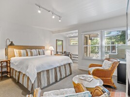 Signature Single Room, 1 King Bed, Fireplace, Garden Area | Premium bedding, pillowtop beds, individually decorated