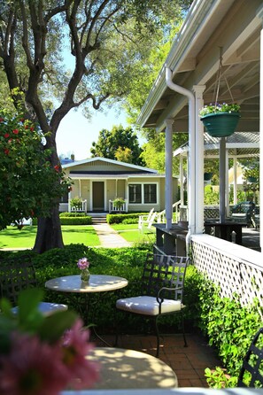 Property grounds - The Upham Hotel (Santa Barbara)