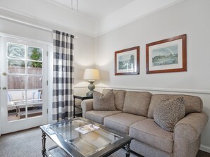 Suite Supérieure, 1 grand lit, patio | Literie de qualité supérieure, surmatelas, décoration personnalisée